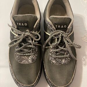 Trac Gray‎ and Black Athletic Shoes with Mesh Upper